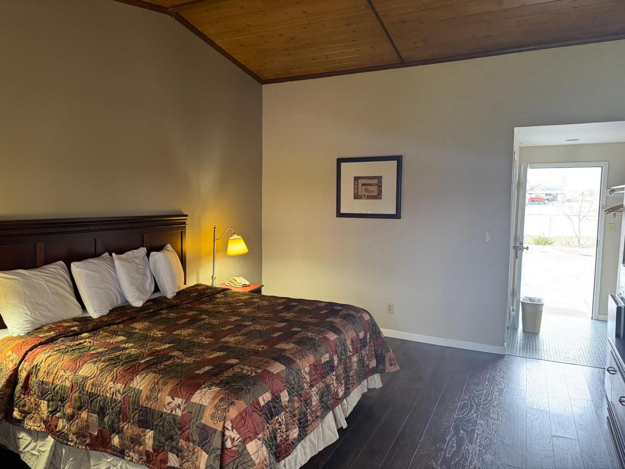 Town & Country Motel Clinton 外观 照片