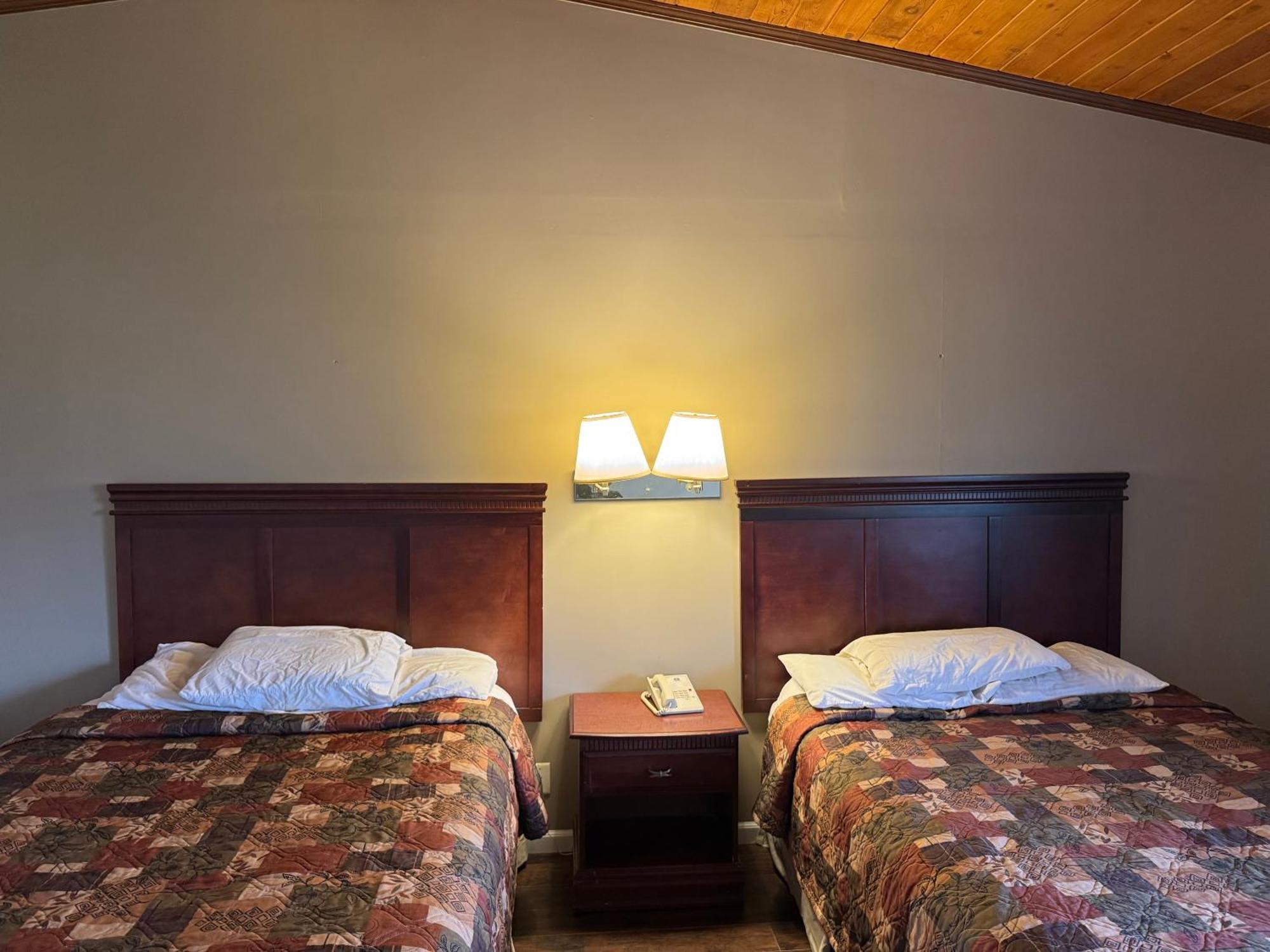 Town & Country Motel Clinton 外观 照片
